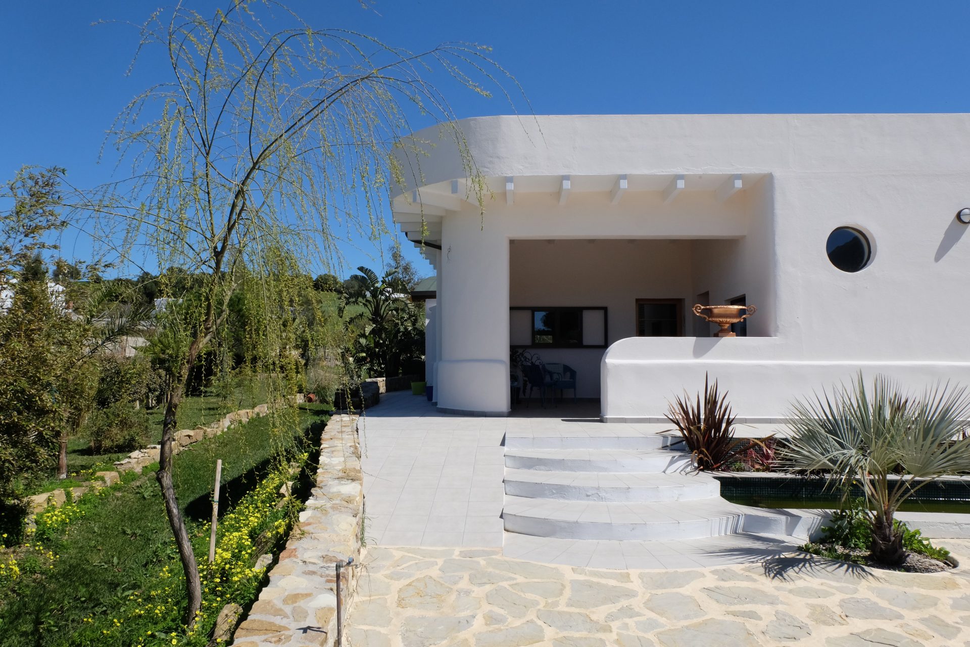 casa construida bajo los principios de la bioconstruccion